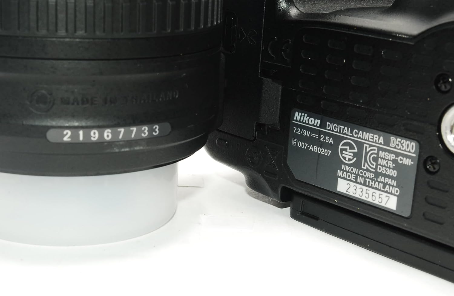 Nikon D5300 24.2 MP CMOS Digital SLR Camera with 18-55mm f/3.5-5.6G ED VR II Auto Focus-S DX NIKKOR Zoom Lens - International Version (No Warranty)