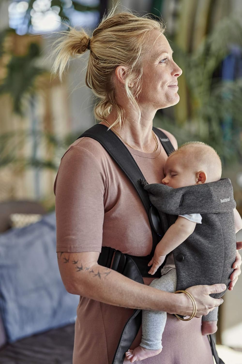 BabyBjörn Baby Carrier Mini, Charcoal Gray, 3D Jersey | Infant Carrier (7-15 lbs), Ergonomic, Easy-to-Use