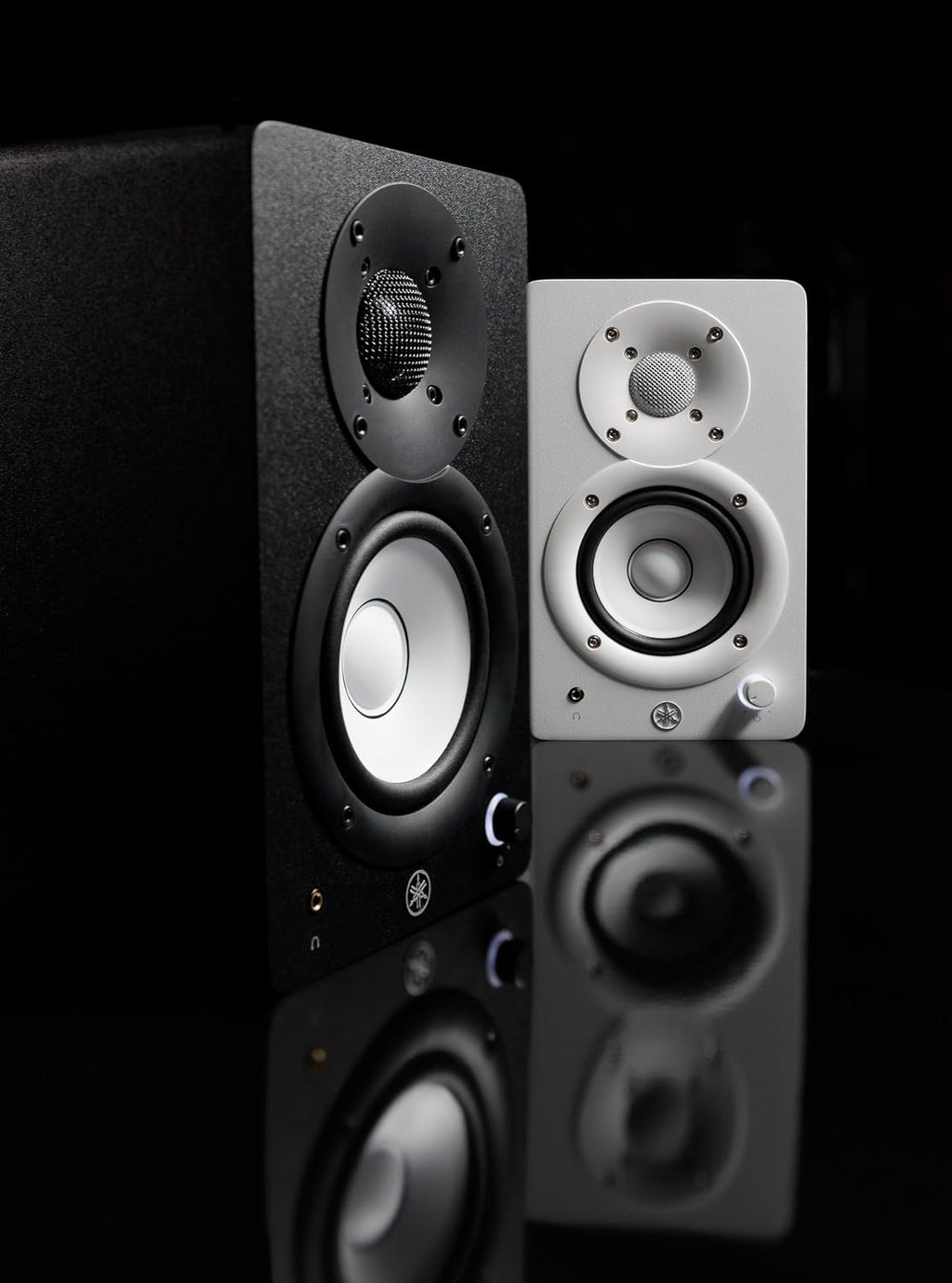 Yamaha HS4 Powered Studio Monitor in White, Pair (HS4 W)