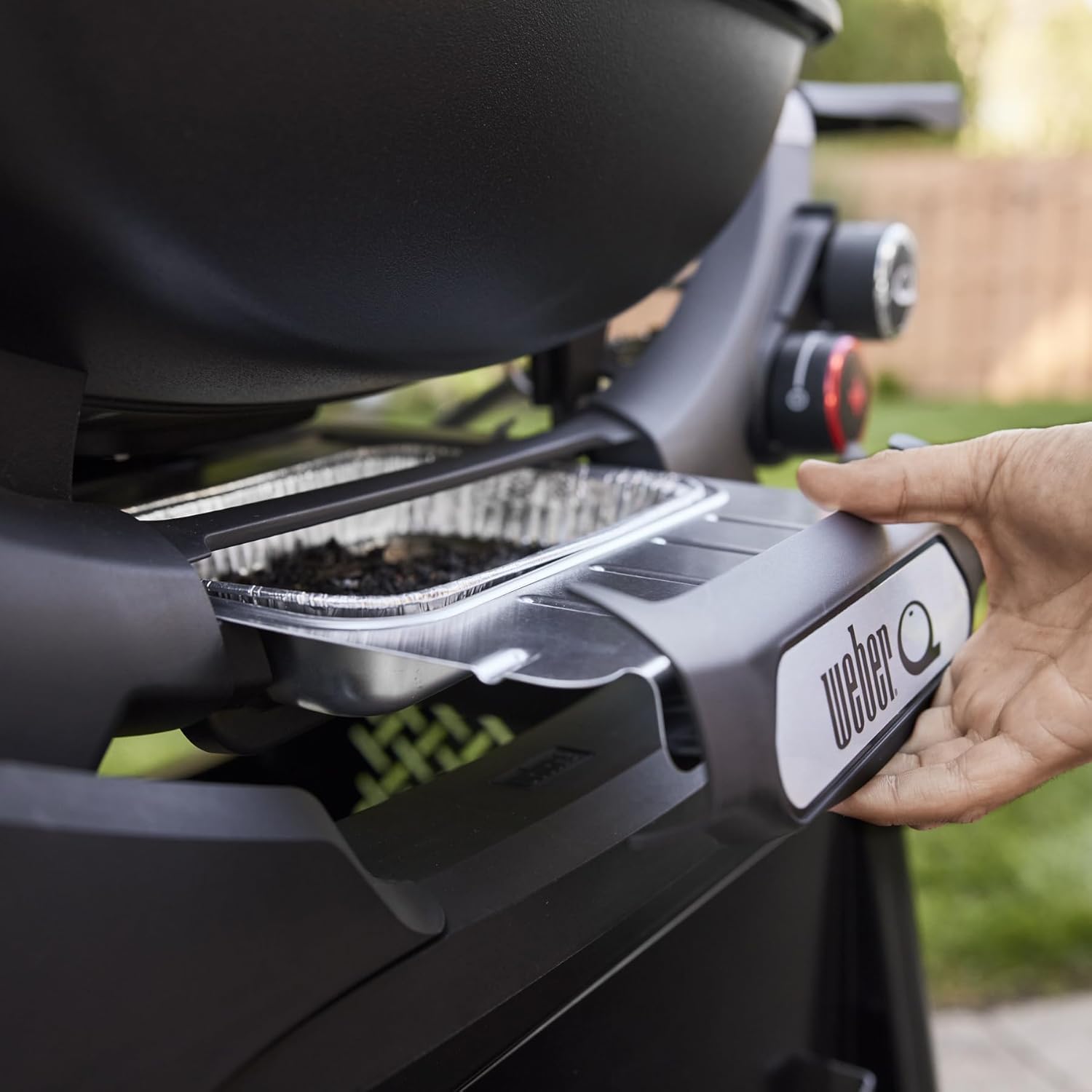 Weber Q 2800N+ Liquid Propane Grill with Stand, Midnight Black – Wide 250°–700°F Temp Range with Plus Burner for Searing, Low‑Temp Roasting & High-Dome Lid