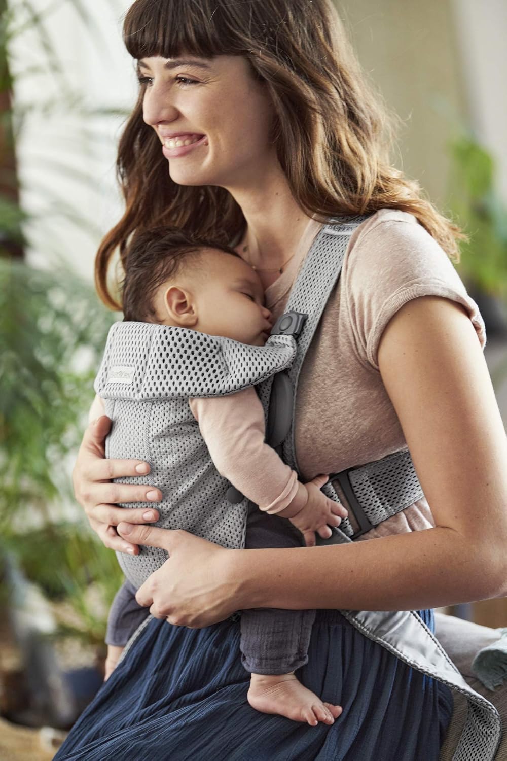 BabyBjörn Baby Carrier Mini, Gray, 3D Mesh | Newborn Carrier (7-15 lbs), Ergonomic, Easy-to-Use