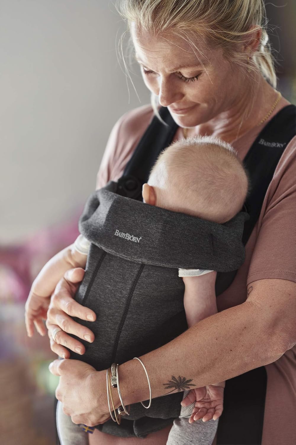 BabyBjörn Baby Carrier Mini, Charcoal Gray, 3D Jersey | Infant Carrier (7-15 lbs), Ergonomic, Easy-to-Use