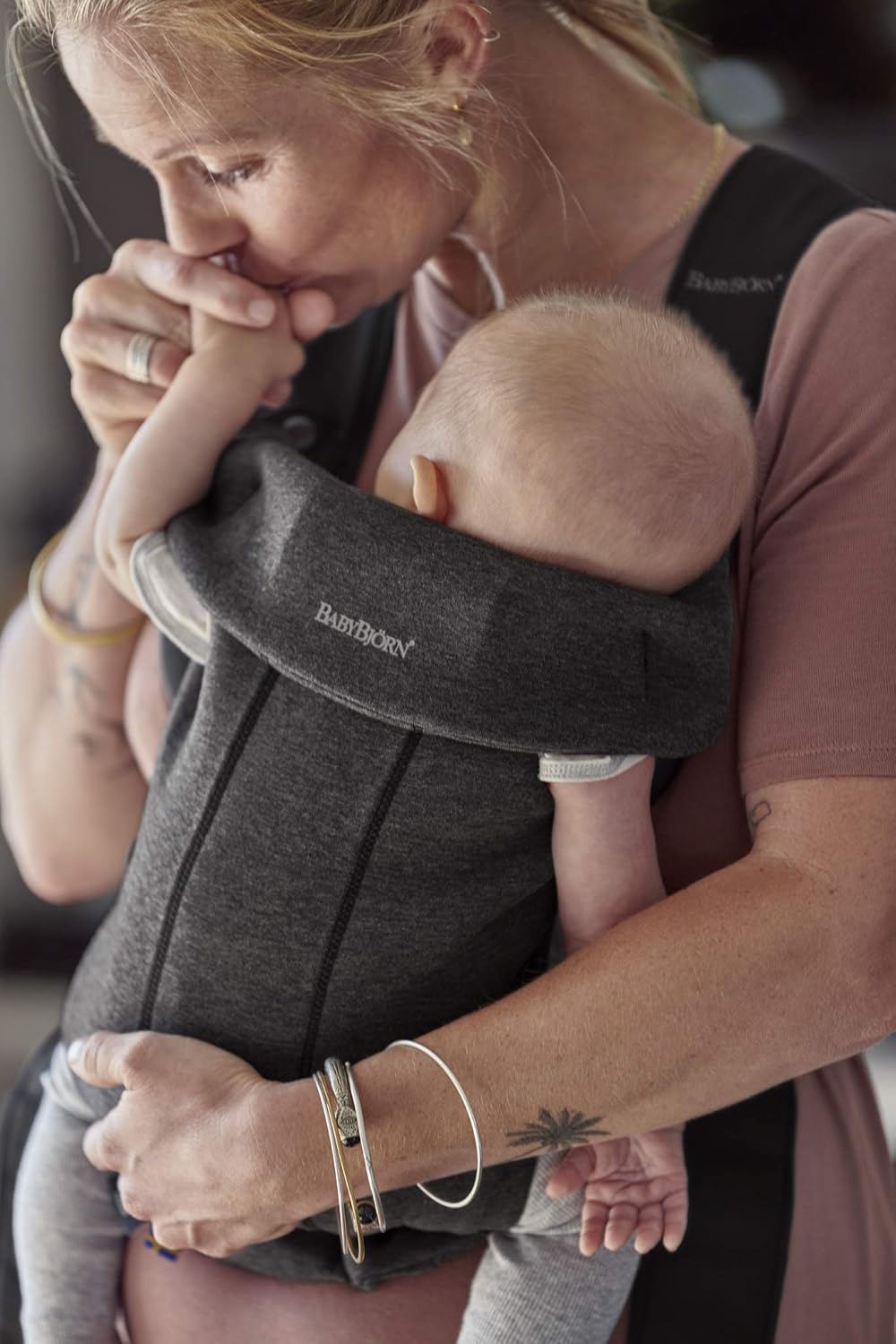 BabyBjörn Baby Carrier Mini, Charcoal Gray, 3D Jersey | Infant Carrier (7-15 lbs), Ergonomic, Easy-to-Use