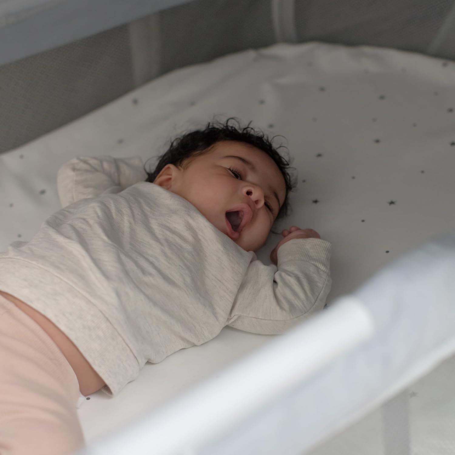 Ingenuity Dream Retreat 3-in-1 Portable Bassinet & Playard, Easy 3-Step Fold, Includes Indoor Outdoor UPF 50+ Light Blocking Shade, Mattress, & Sheet, 0-36 Months - Neutral