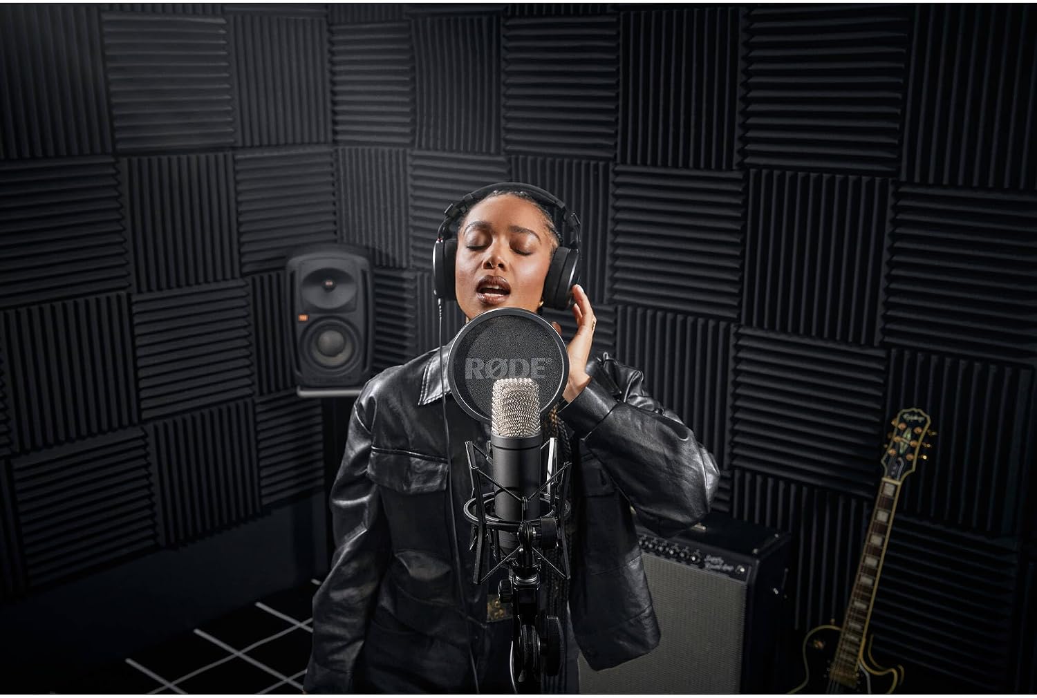 Rode NT1 Signature Black Condenser Mic Home Studio Bundle with Ai-1 USB-C Audio Interface and MS7701B Tripod Stand — 24-Bit Zero-Latency XLR Mic for Singing, Vocal Recording, Podcasting, Voice Over