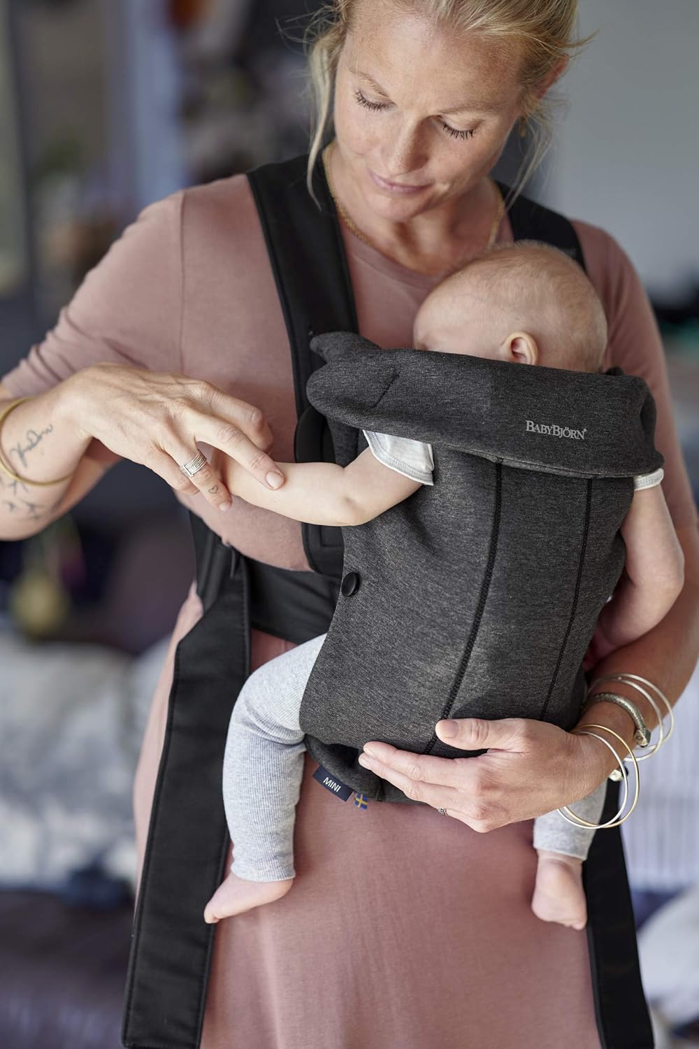 BabyBjörn Baby Carrier Mini, Charcoal Gray, 3D Jersey | Infant Carrier (7-15 lbs), Ergonomic, Easy-to-Use