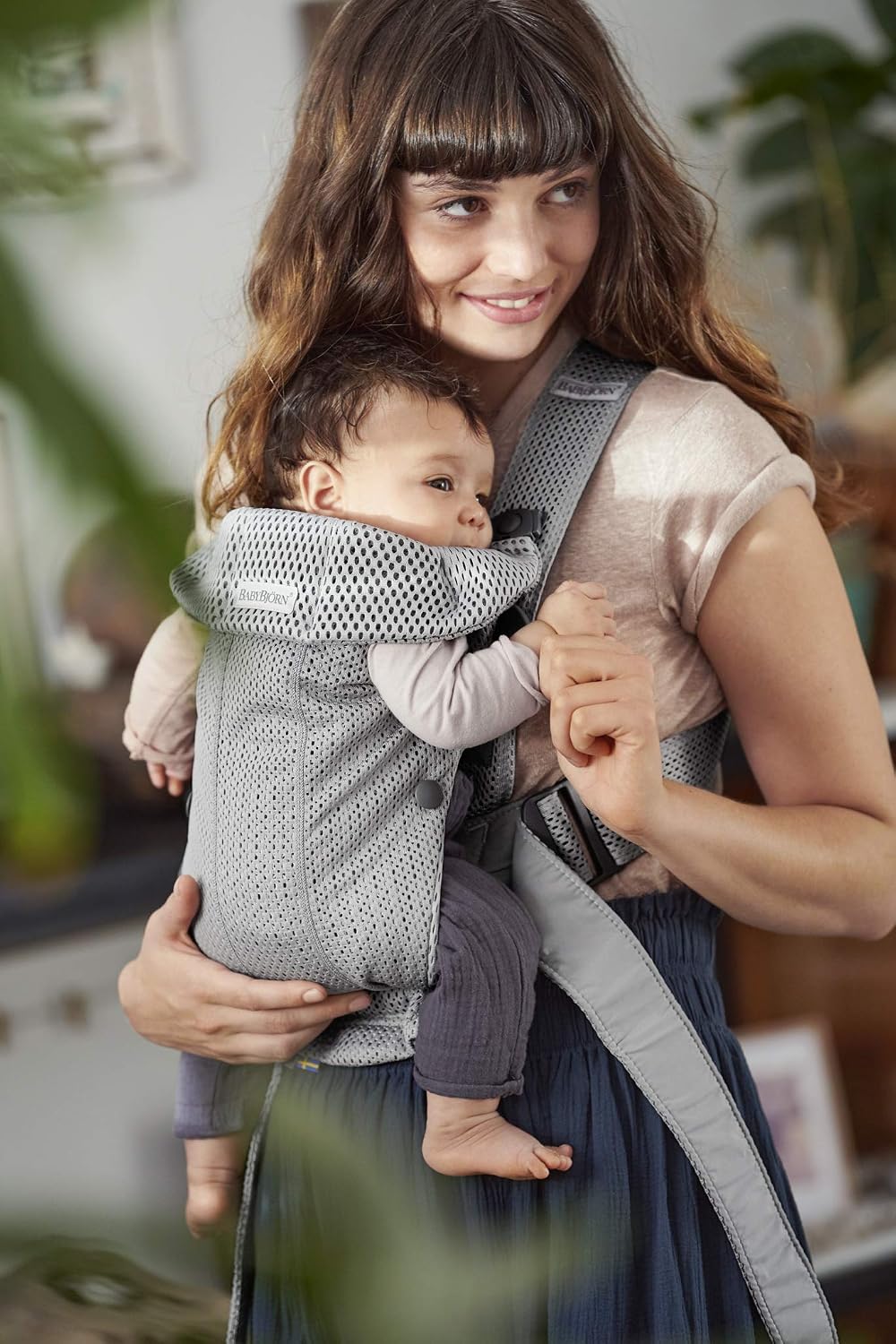 BabyBjörn Baby Carrier Mini, Gray, 3D Mesh | Newborn Carrier (7-15 lbs), Ergonomic, Easy-to-Use