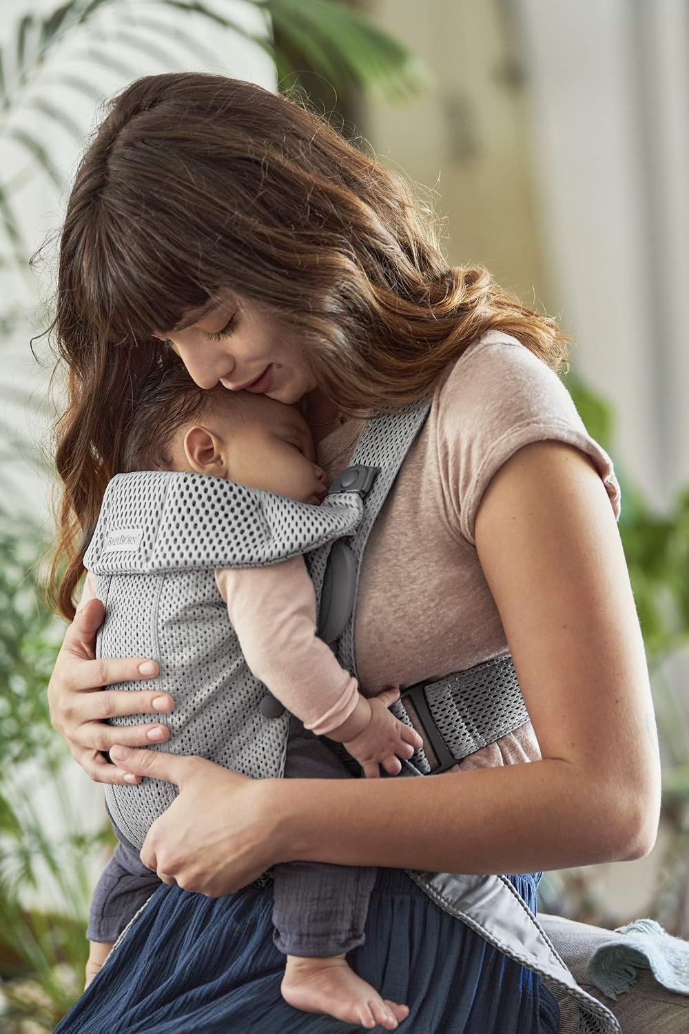 BabyBjörn Baby Carrier Mini, Gray, 3D Mesh | Newborn Carrier (7-15 lbs), Ergonomic, Easy-to-Use